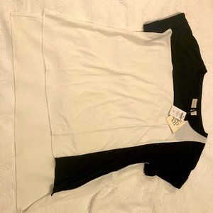 New with tags Chico’s Knit Kit color block top in “2”